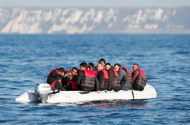 قارب مهاجرين يحاول الوصول من فرنسا إلى بريطانيا في اغسطس الماضي