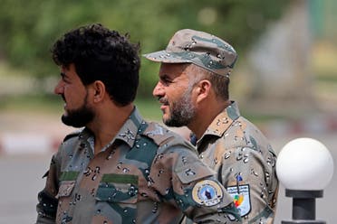 عناصر من الشرطة الأفغانية في محيط مطار كابل (فرانس برس)