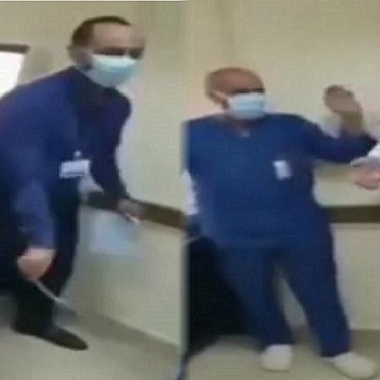 مفاجأة من العيار الثقيل.. ماذا قال طبيب واقعة "السجود للكلب" للنيابة؟