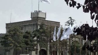 پرچم طالبان بر فراز ارگ ریاست جمهوری افغانستان؛ «آغاز رسمی» کار حکومت طالبان
