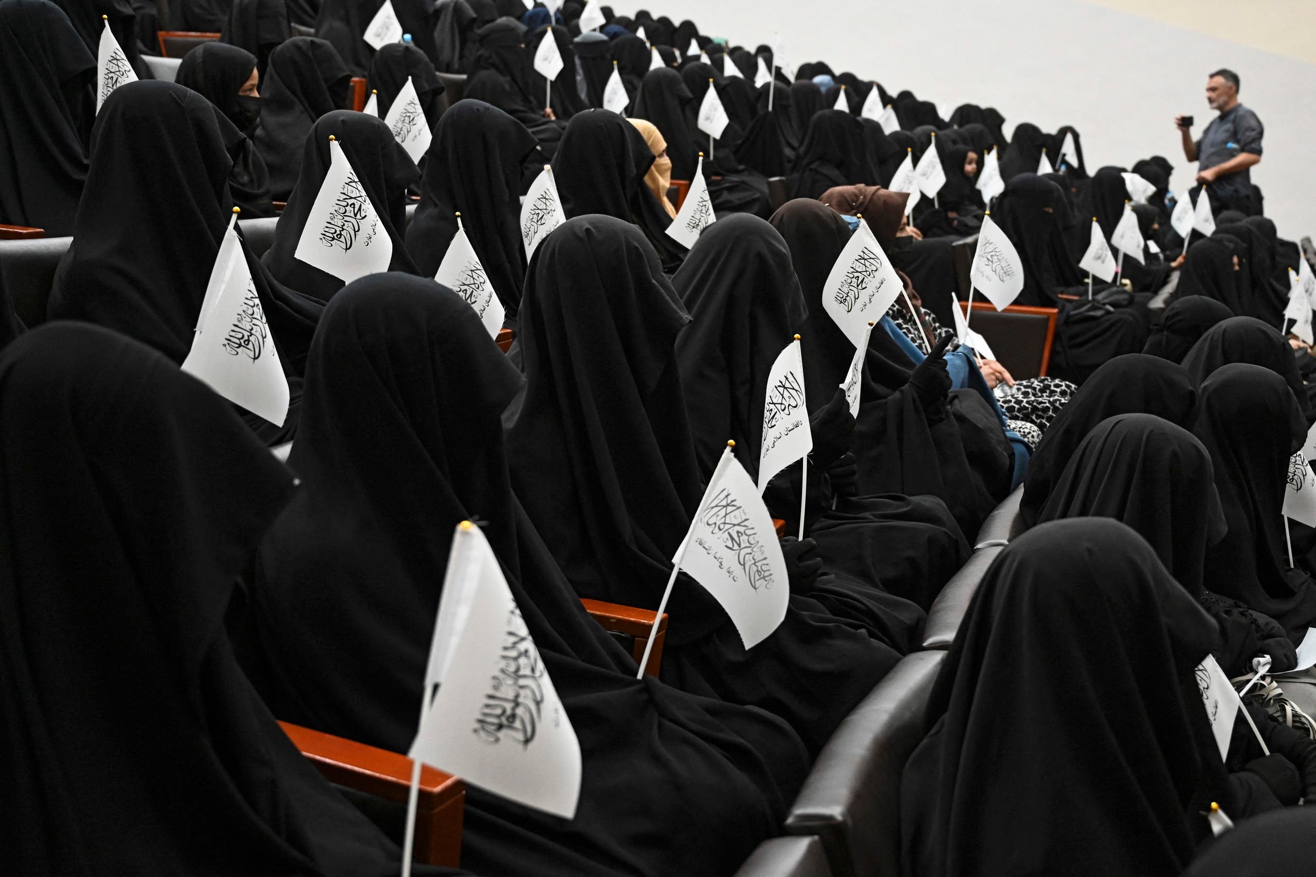 نساء مؤيدات لحركة طالبان في كابل (فرانس برس)