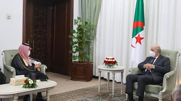 الرئيس الجزائري عبد المجيد تبون لدى استقباله فيصل بن فرحان بن عبدالله وزير الخارجية السعودي 