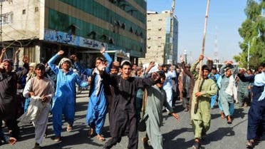مظاهرة ضد «طالبان» بعد مطالبة السكان بإخلاء مجمع سكني لعائلات من الجيش وقوات الأمن في قندهار (رويترز)