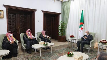 الرئيس الجزائري عبد المجيد تبون لدى استقباله الأمير فيصل بن فرحان بن عبدالله وزير الخارجية