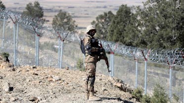 A soldier stands guard along the border fence at the Angoor Adda outpost on the border with Afghanistan in South Waziristan, Pakistan October 18, 2017. (Reuters)
