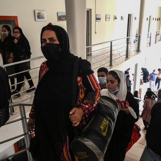 "أحرقت منازلهن".. فريق القدم النسائي يغادر أفغانستان
