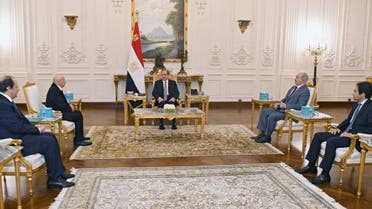 A handout picture released on September 14, 2021, shows Egyptian President Abdel Fattah al-Sisi (C) meeting with Libyan military general Khalifa Haftar (2nd-R) and Libyan Parliament speaker Aguila Saleh (2nd-L) in Cairo. (AFP/Egyptian Presidency)