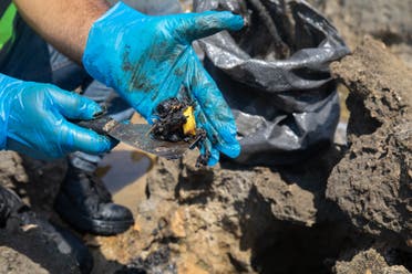 Without proper personal protective equipment and training, both of which the UNDP provides, improperly handling materials contaminated with oil can be potentially harmful to those attempting to remove them, as well as to the environment. (Image: UNDP)