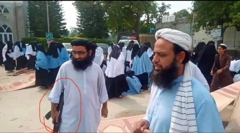 اسلام آباد مدرسے کے طلبہ اور طالبات