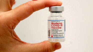 A healthcare worker holds a vial of the Moderna COVID-19 Vaccine at a pop-up vaccination site operated by SOMOS Community Care during the coronavirus disease (COVID-19) pandemic in Manhattan in New York City, New York, US, January 29, 2021. (File Photo: Reuters)