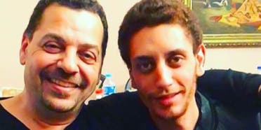 عمر العريان مع والده