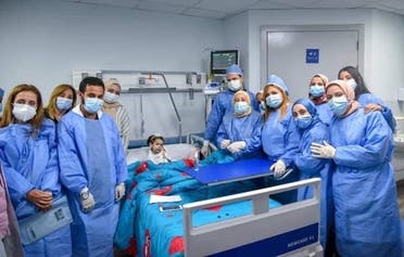 الطفلة ليال أثناء تلقيها العلاج