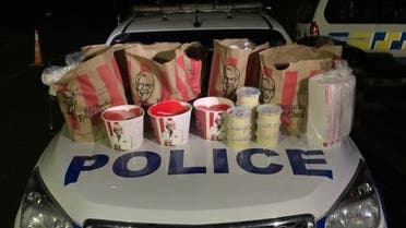 New Zealand police have arrested two men caught trying to smuggle a car-boot full of KFC chicken and tens of thousands of dollars into Auckland. (Supplied: New Zealand Police)