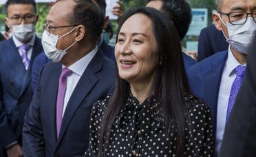منغ تغادر المحكمة عقب إطلاق سراحها