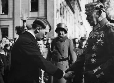 صورة تجمع بين هيندنبورغ وهتلر