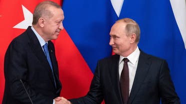 FILE PHOTO: Russian President Vladimir Putin and Turkish President Tayyip Erdogan shake hands during a news conference following their talks in Moscow, Russia March 5, 2020. Pavel Golovkin/Pool via REUTERS/File Photo