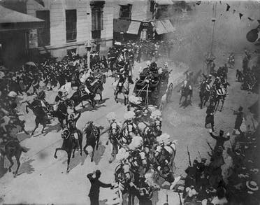 صورة فوتوغرافية للحظة وقوع الإنفجار الذي استهدف الملك