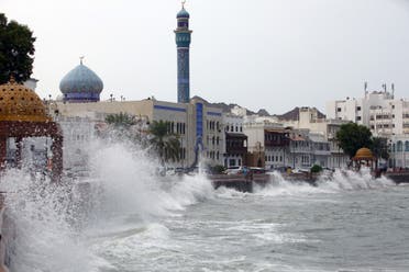 من العاصمة العمانية مسقط - ارتفاع أمواج البحر بسبب العاصفة شاهين