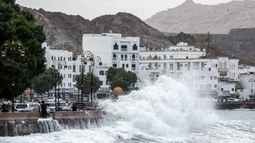 من العاصمة العمانية مسقط - ارتفاع أمواج البحر بسبب العاصفة شاهين