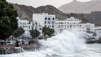 إعصار شاهين.. عُمان تبدأ إخلاء مناطق ساحلية