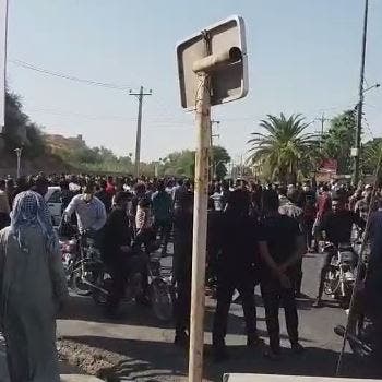 مظاهرة عمالية بشوارع مدينة السوس جنوب غرب إيران لليوم السادس