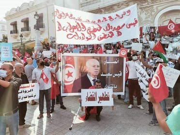 من المظاهرات المؤيدة لقيس سعيد في تونس اليوم
