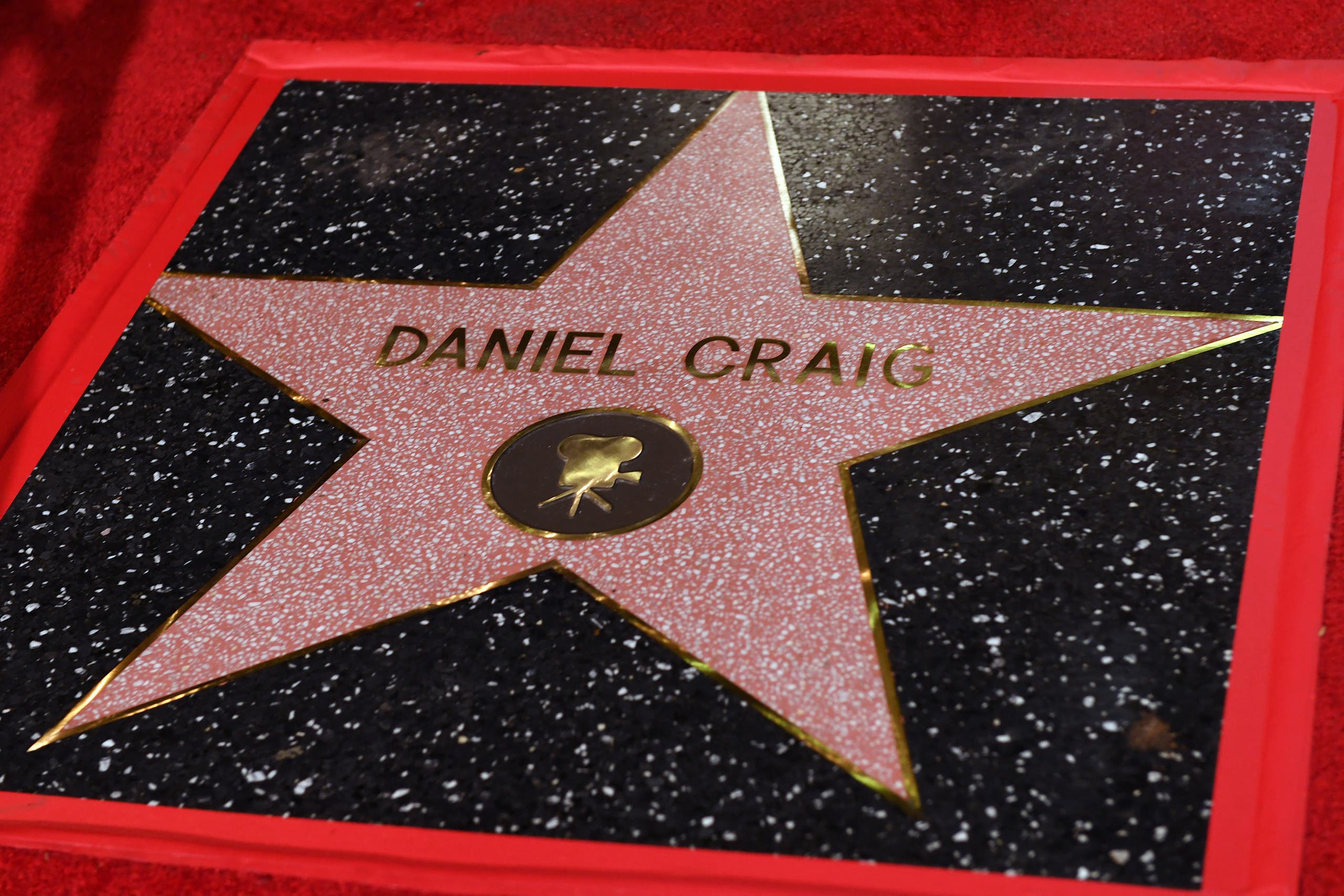 British actor Daniel Craig is honored with a star on the Hollywood Walk of Fame in Los Angeles, California, on October 6, 2021. Craig's star will be located at 7007 Hollywood Boulevard, chosen for Craig's portrayal of James Bond in '007' films. (AFP)