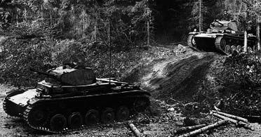 صورة لدبابات ألمانية خلال عملية غزو فرنسا