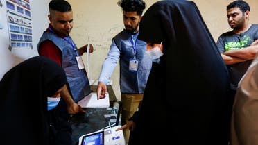 من مركز للاقتراع في العراق (الأحد 10 أكتوبر 2021- رويترز)