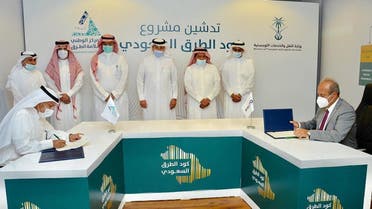 وزير النقل والخدمات اللوجستية يرعى توقيع عقد مشروع كود الطرق السعودي
