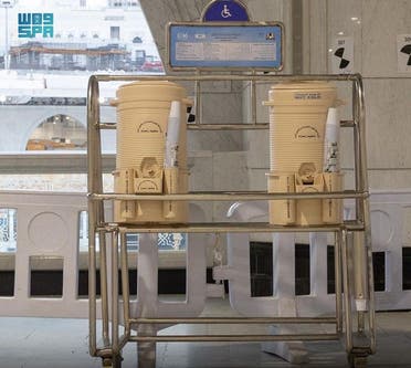 عودة حافظات زمزم في المسجد الحرام