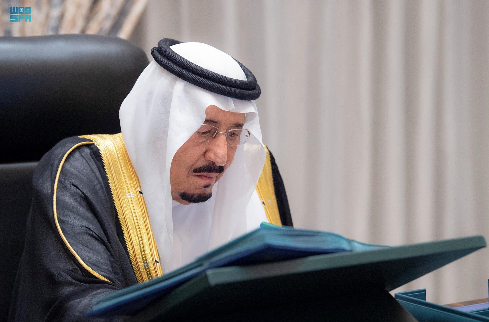 الملك سلمان يترأس جلسة مجلس الوزراء السعودي عن بُعد