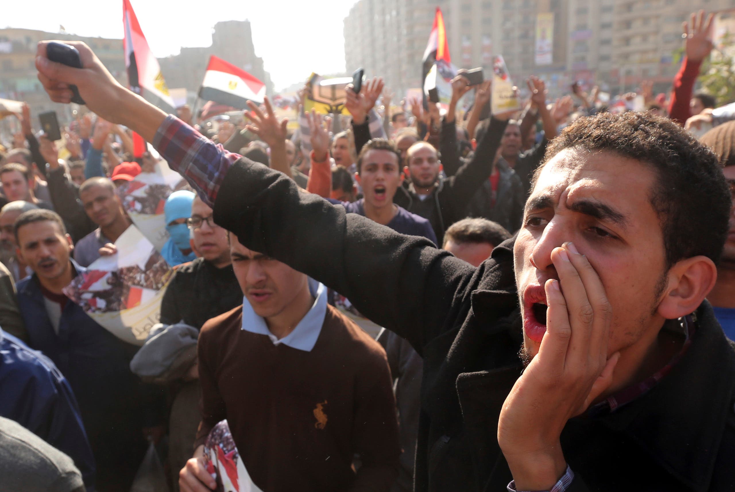 Supporters of the Muslim Brotherhood and ousted Egyptian President Mohamed Mursi shout slogans against the military and the interior ministry during a protest in Cairo November 28, 2014. (File photo: Reuters)