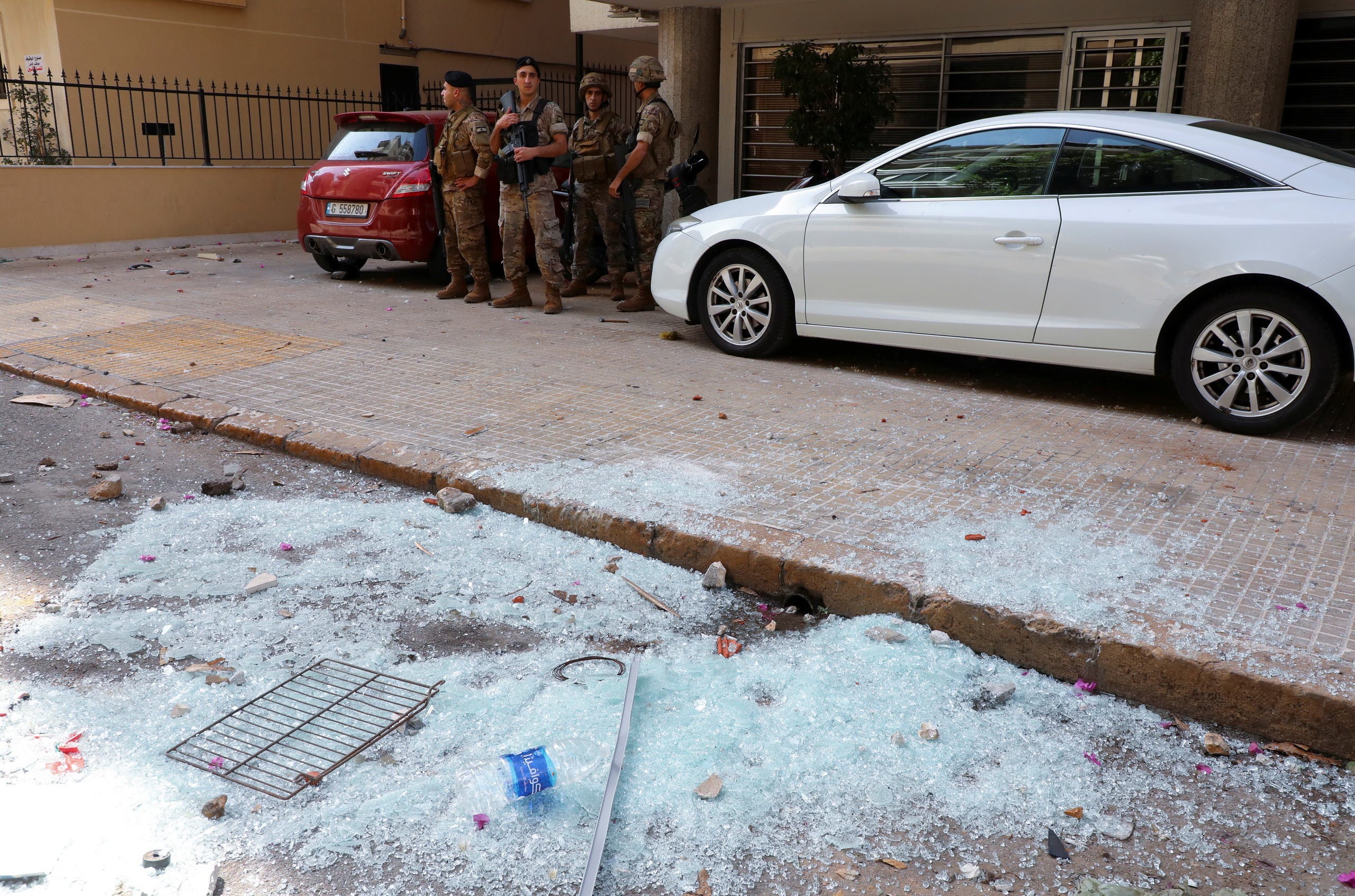 من موقع الاشتباكات في بيروت يوم 14 أكتوبر (رويترز)