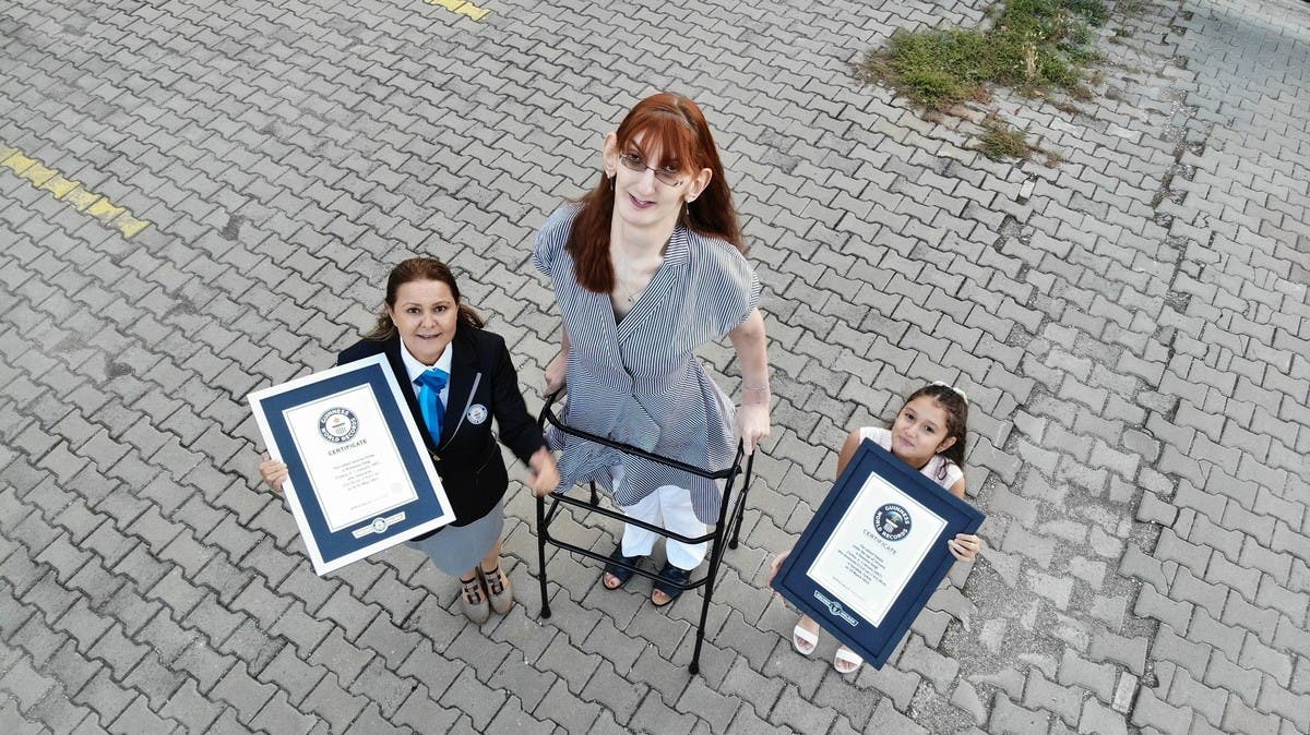 Turkish woman breaks world-record for being the tallest female at 7ft | Al  Arabiya English