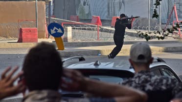 مسلح يطلق قذيفة من أحد مواقع التوتر اليوم في بيروت (فرانس برس)