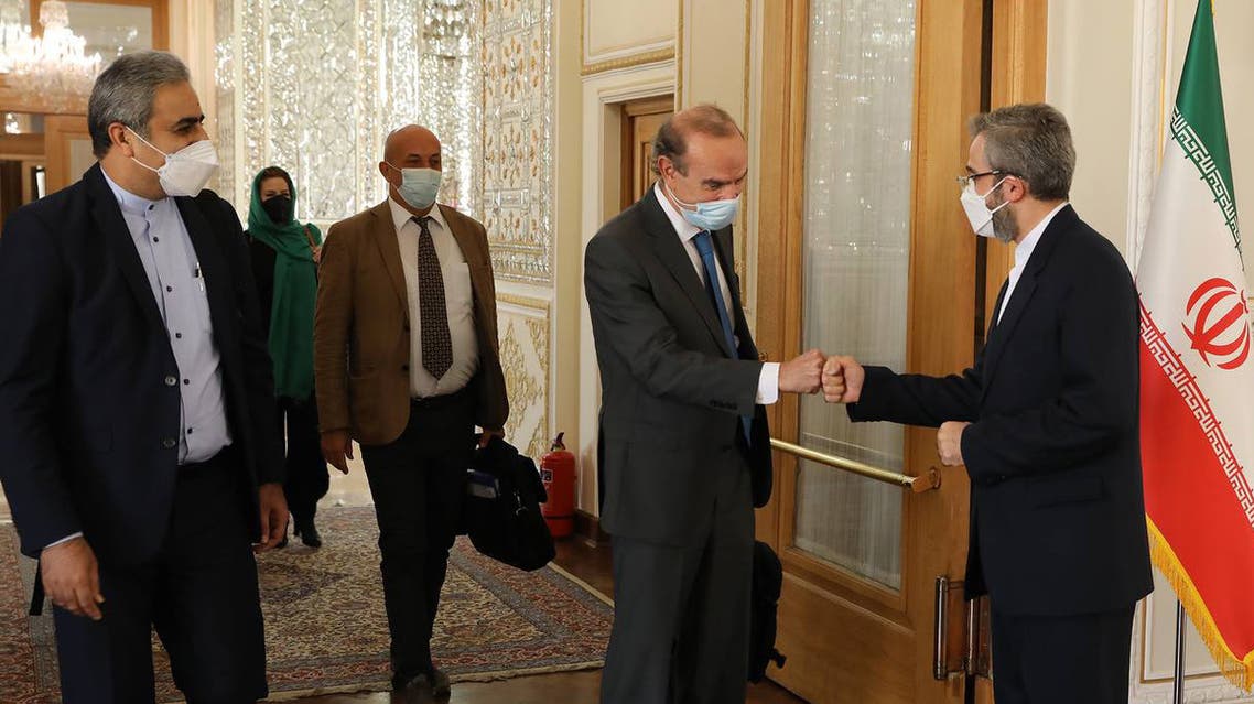 منسق الاتحاد الأوروبي لمحادثات النووي الإيراني أنريكي مورا في طهران (أرشيفية- فرانس برس)
