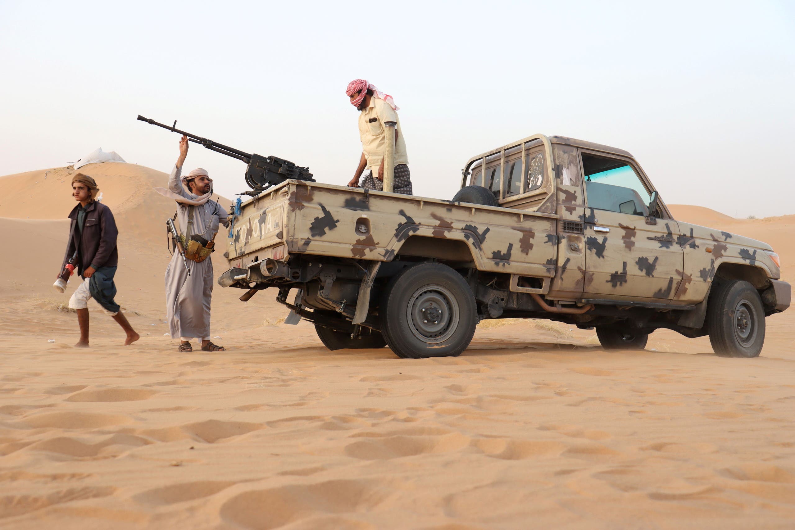 عناصر من الجيش والمقاومة اليمنية في مأرب (أرشيفية- رويترز)