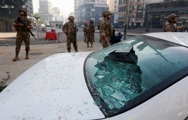 عناصر من الجيش اللبناني بموقع الاشتباكات في بيروت يوم 14 أكتوبر (رويترز)