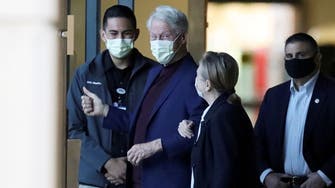 بيل كلينتون يغادر المستشفى بعد علاجه من تعفن بالدم