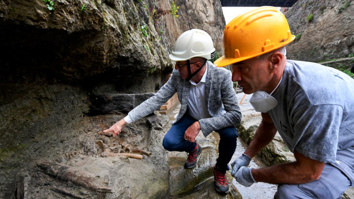 عمال تنقيب الآثار في موقع هيركولانيوم، نقلاً عن وكالة أنسا الإيطالية 