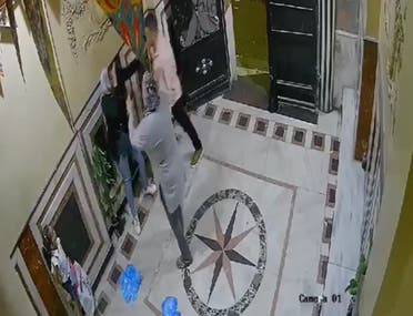 جارة تتدخل لوقع الاعتداء