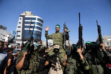 عناصر من حماس يستقبلون في غزة سجين قضى 12 عاماً في إسرائيل (أرشيفية)