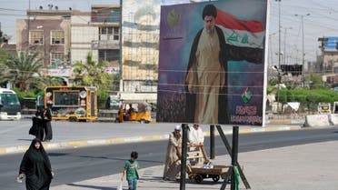 صورة لمقتدى الصدر في مدينة الصدر بغداد (فرانس برس)