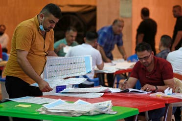 The counting process in the Iraqi elections (AFP)