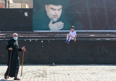 صورة لمقتدى الصدر في مدينة الصدر بغداد (فرانس برس)