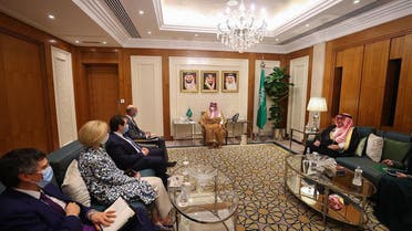 وزير الخارجية السعودي فيصل بن فرحان يستقبل المبعوث الأميركي الخاص بإيران روبرت مالي