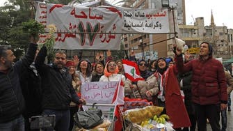 "لا مستقبل لنا".. لبنانيون ينشدون الفرار خارج "الجحيم"