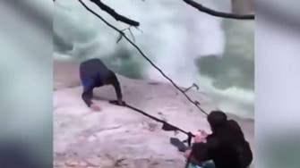 Hikers use turbans to rescue stranded men from river