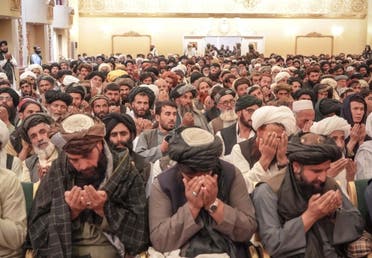 صور نشرها المتحدث باسم وزارة داخلية طالبان سعيد خوستي للقاء حقاني بأسر الانتحاريين